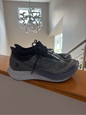 NEW ✨✨✨Nike Gray Low-Profile Running Shoes